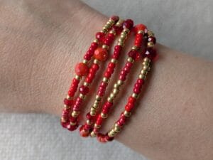 Armband met een twist rood-goud