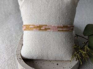 Armband met miyuki kraaltjes pastel roze (goud)