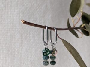 Oorbellen met hangers 'model hart/groene jade' (zilver)