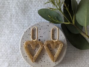 Oorbellen goud geweven hart